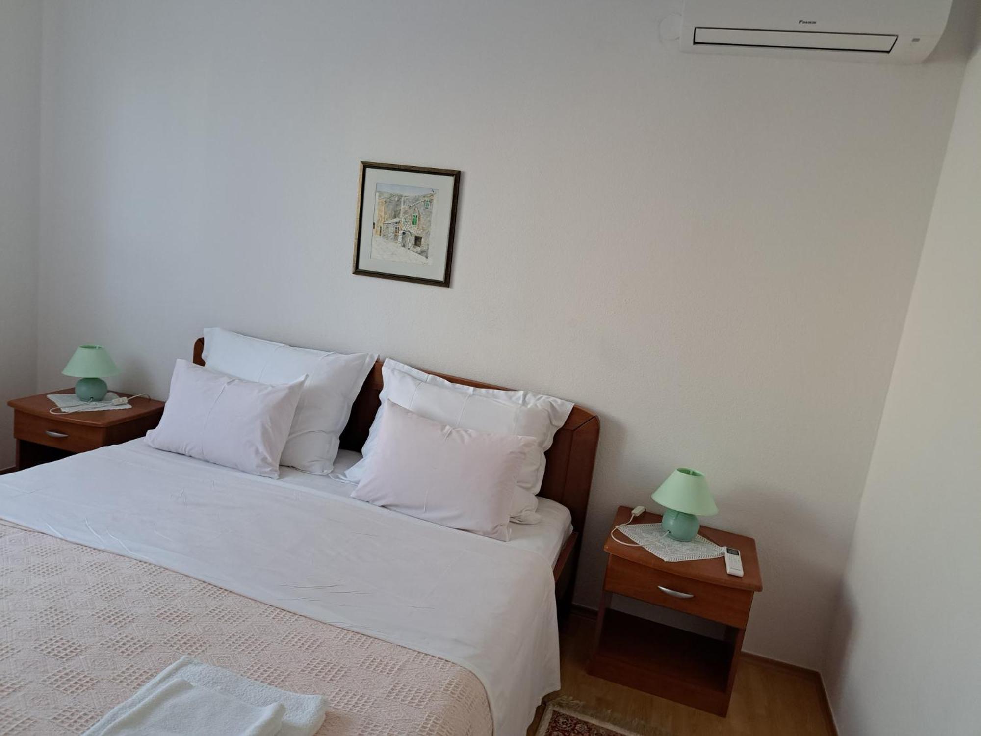 Apartments Pink House Povljana Ngoại thất bức ảnh